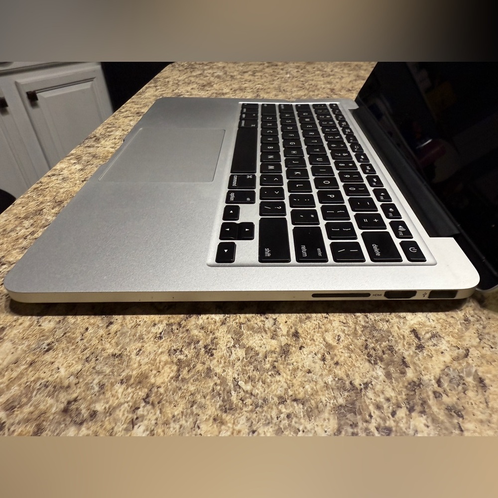 MacBook Pro A1502 - Picture 6 of 9